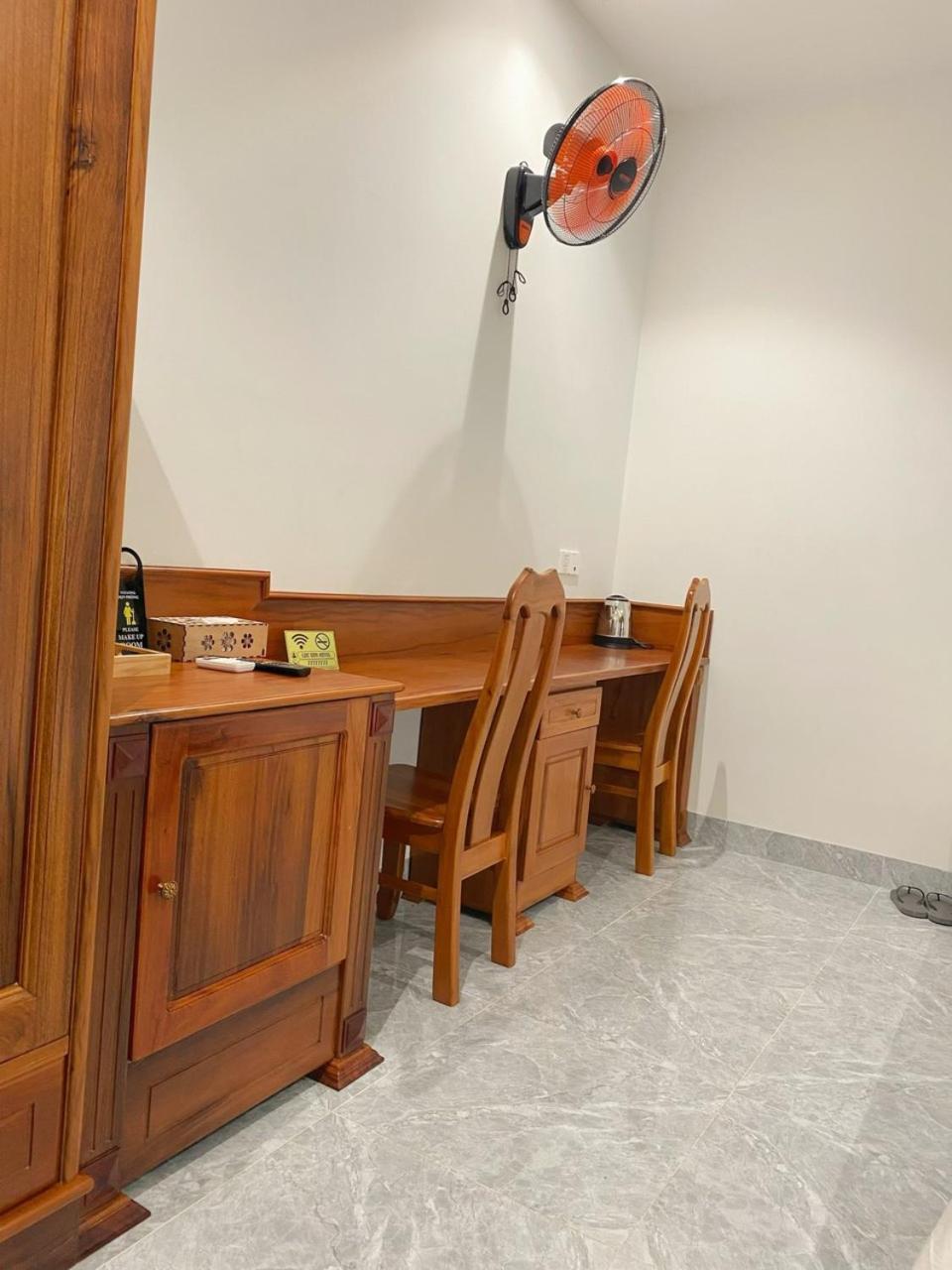 Loc Son Hotel Буонметхуот Экстерьер фото